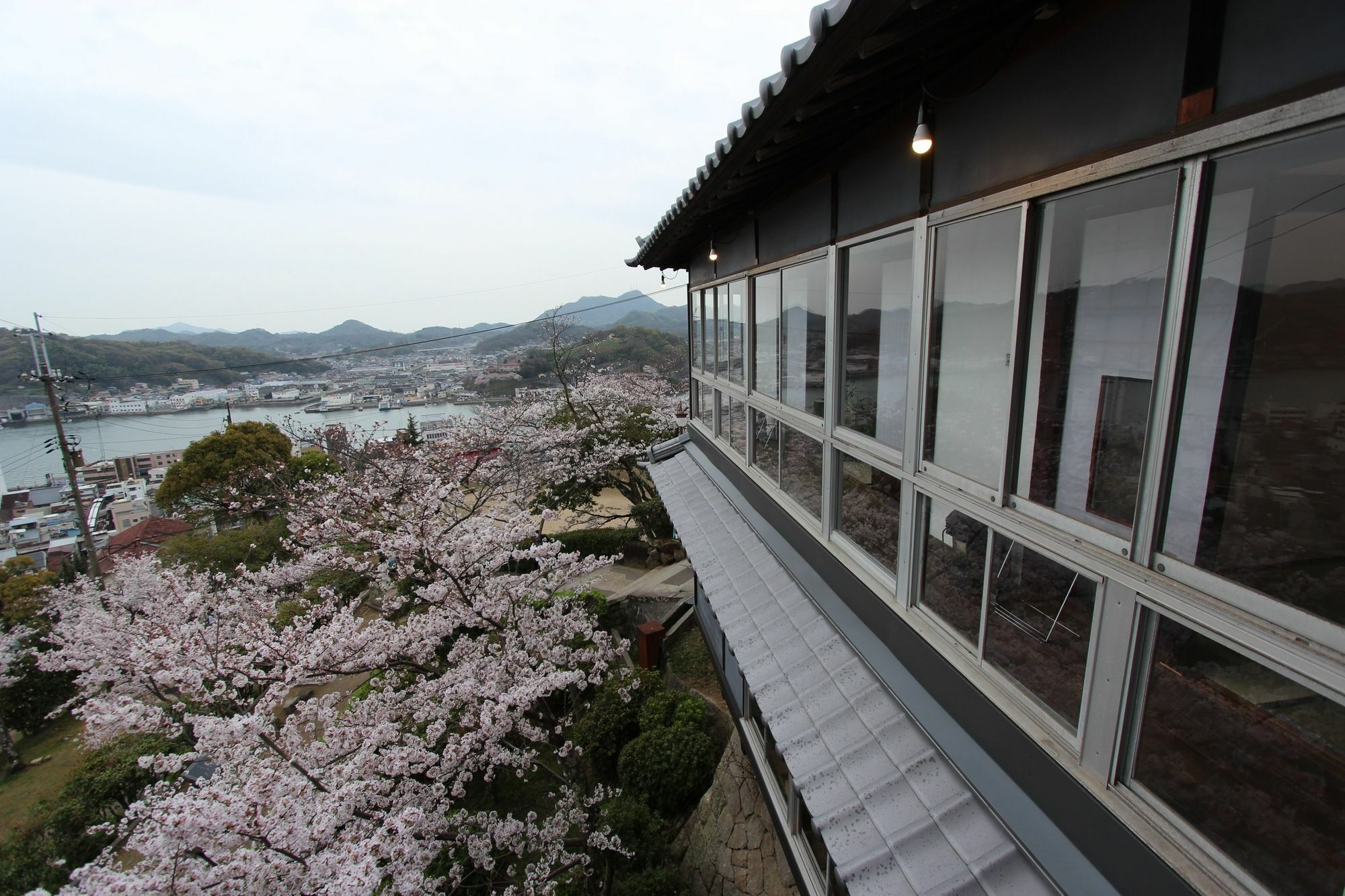 Onomichi Guest House Miharashi-tei Bagian luar foto